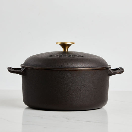 The gold-colored stainless steel knob is ovenproof.