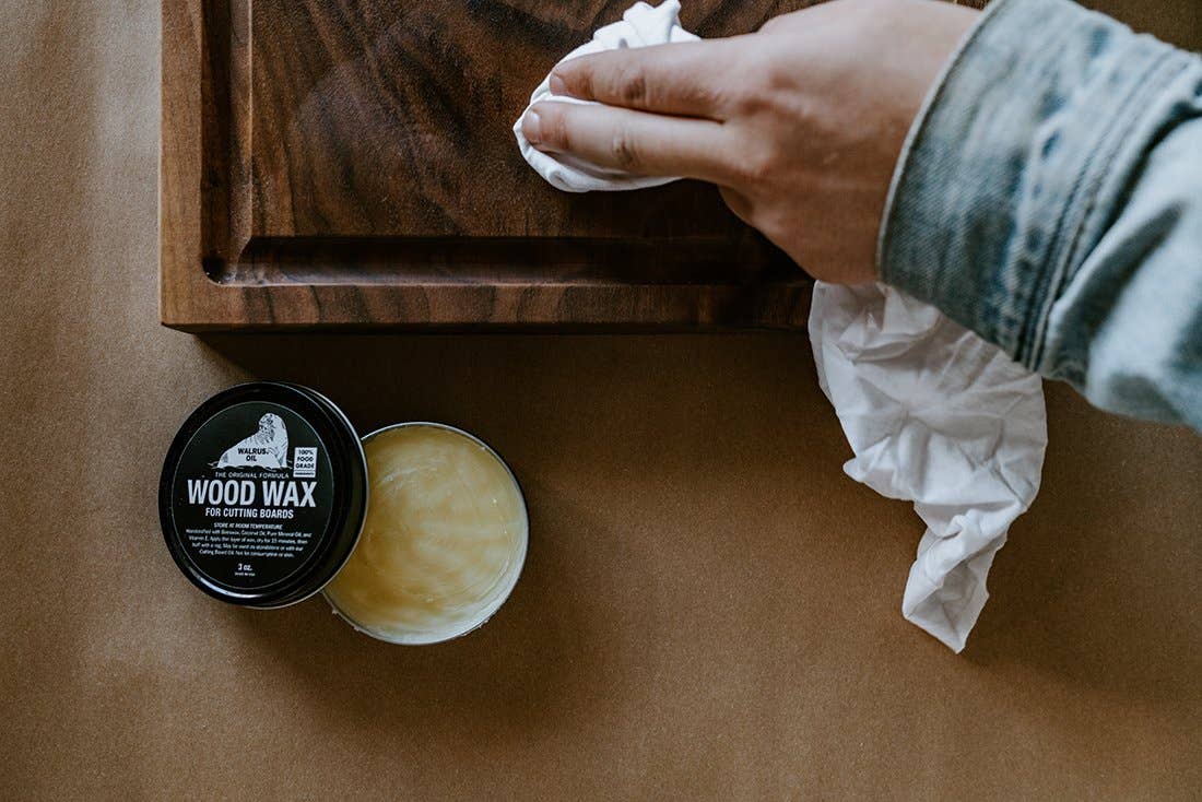 Simply wax on, wait 15 minutes, and buff wax off.