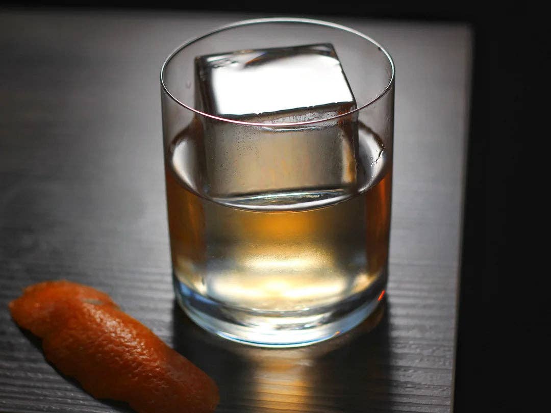 Unique mold for really clear ice cubes