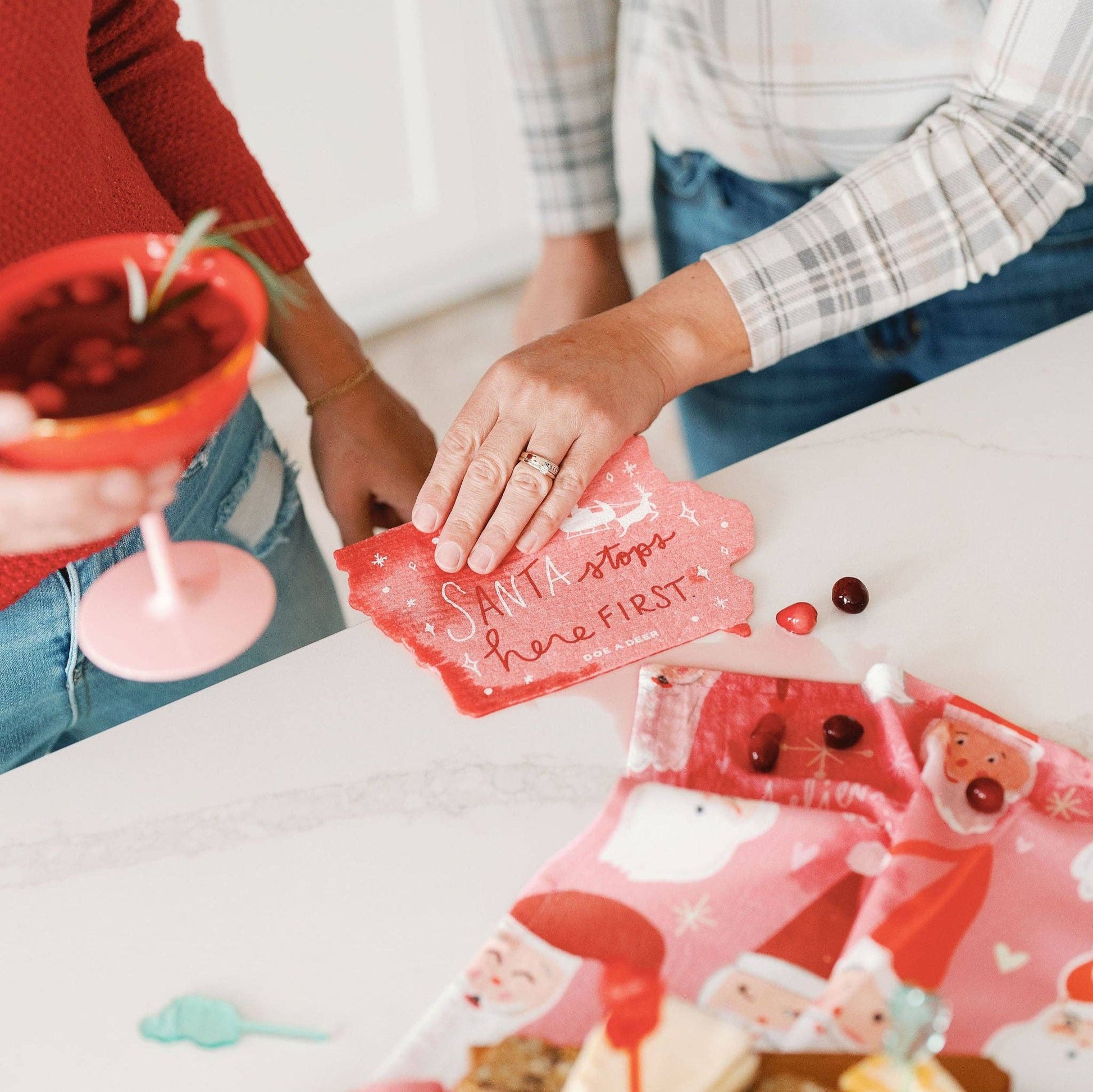 Keep your counter and dishes clean with one (1) Santa-themed Swedish dishcloth, included in this set.