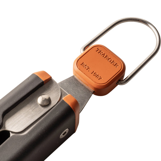 Traeger BBQ tongs have a locking mechanism.