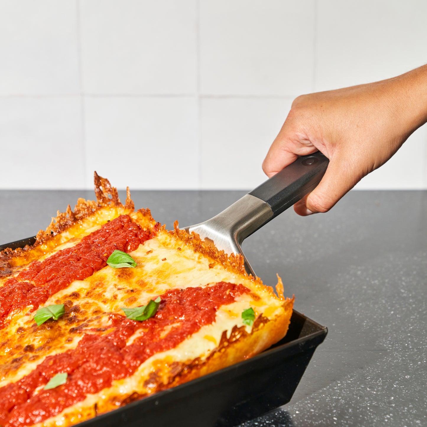 Your deep-dish spatula lifts with ease and you'll also love the edge that can double as a pizza cutter.