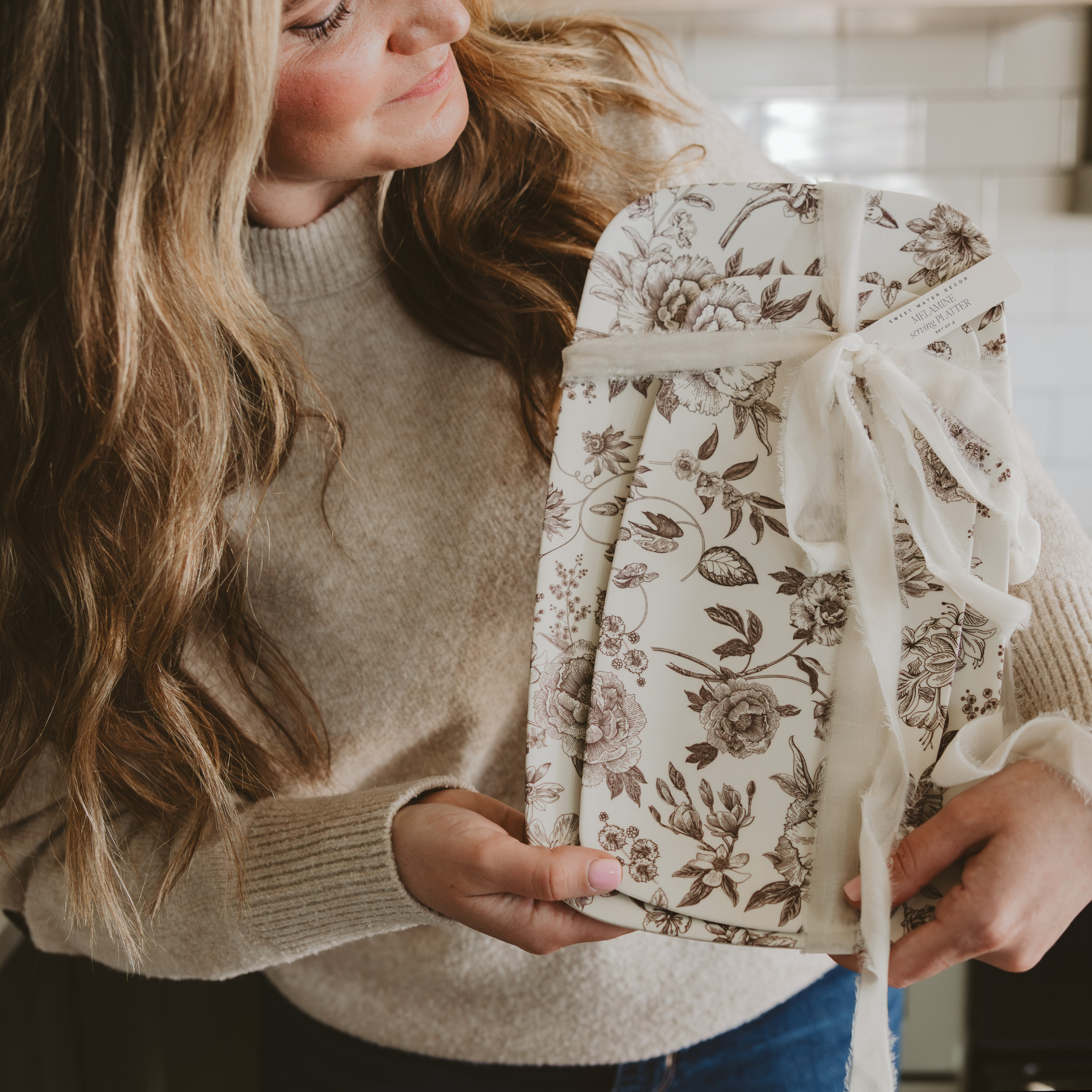 This set of trays makes a lovely gift, and comes wrapped in a velvet ribbon.