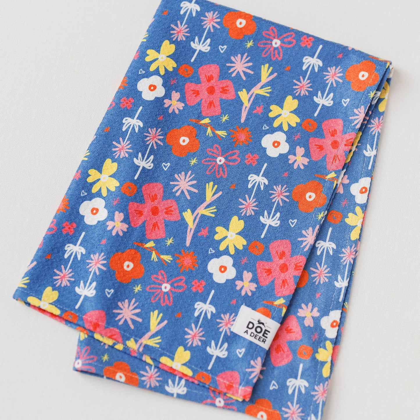 Buy 1 (one) kitchen towel in a bright Happy Flowers print.