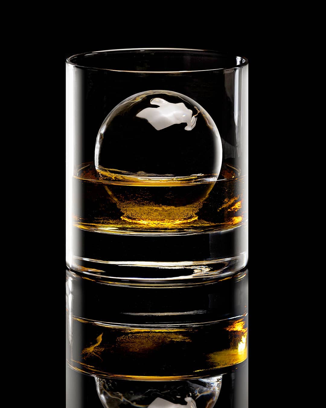 Serve your favorite drink on crystal clear ice, when you buy this ice mold.