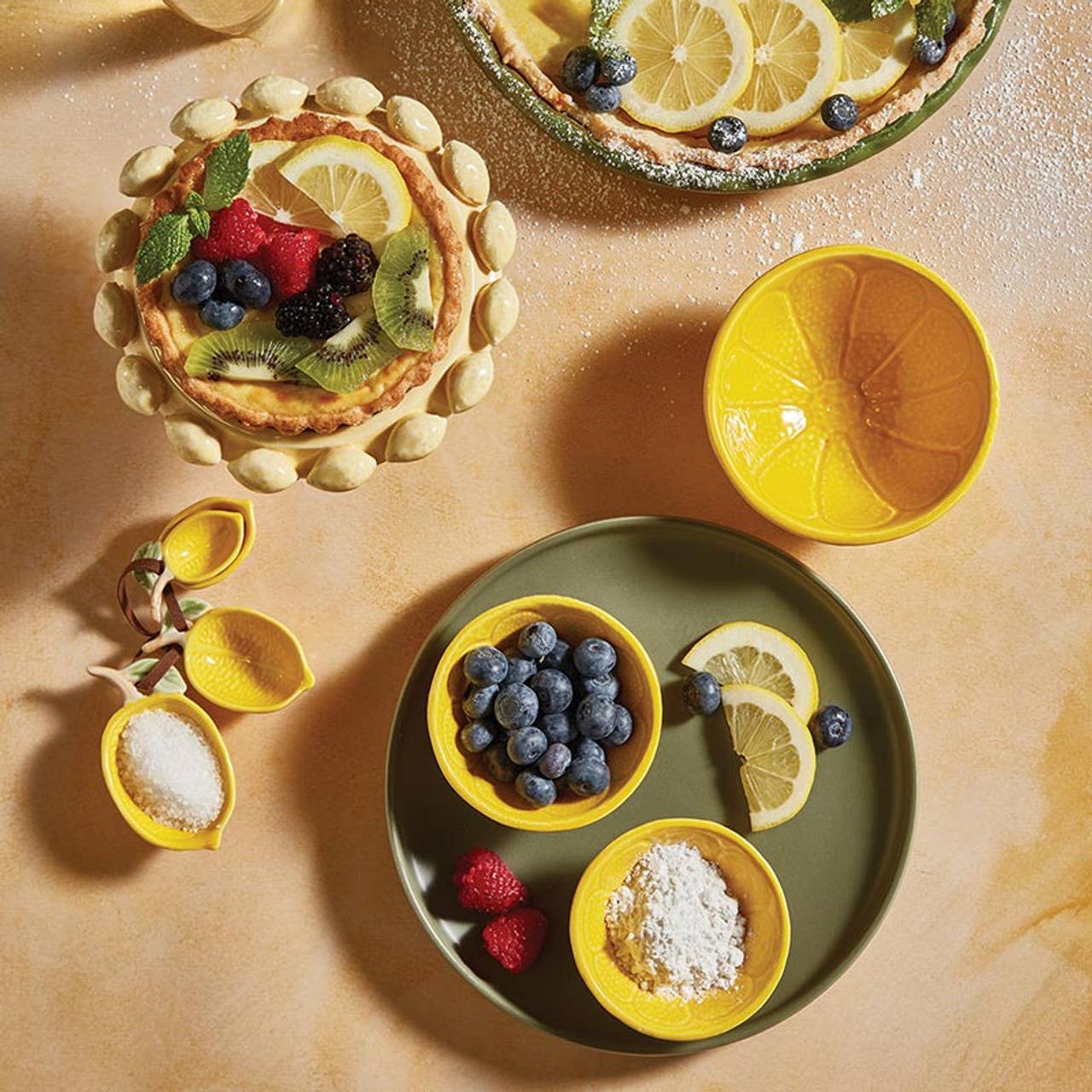 The lemon bowl pairs perfectly with the lemon measuring spoon (sold separately.)