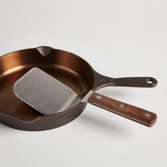 The Mighty Spatula fits perfectly in a Smithey skilet (not included).