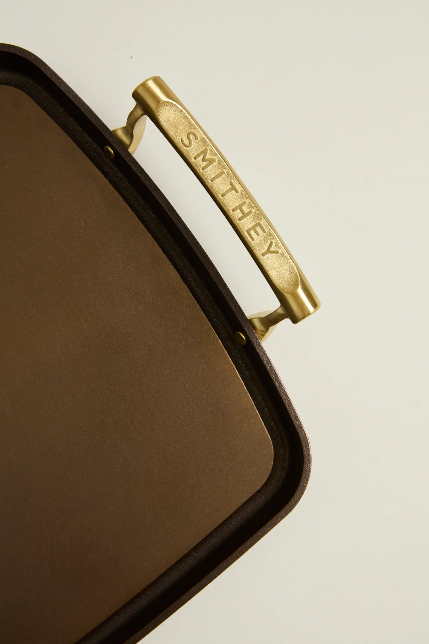 The quality finishes are so attractive, this pan will look great on your kitchen range.