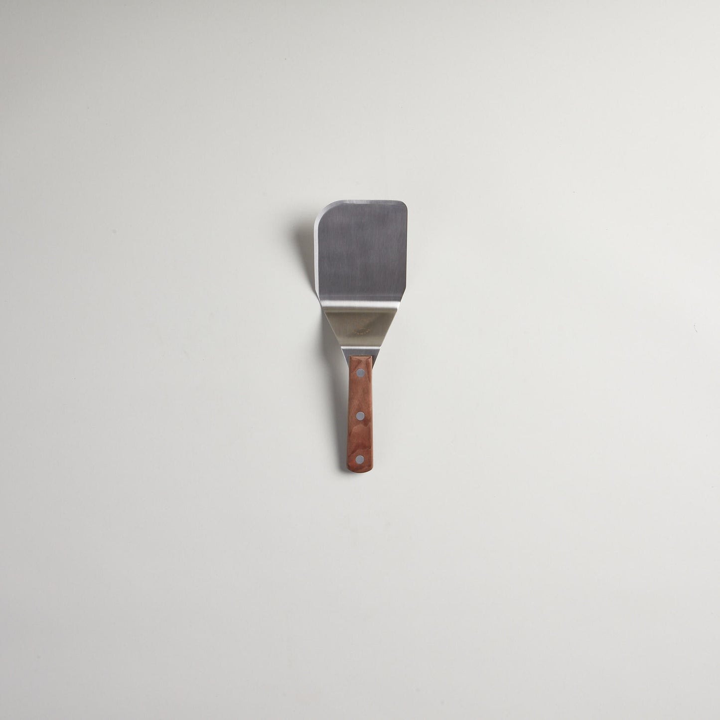 The Smithey Mighty Spatula has a sharp, chiseled edge to easily scoop and serve from your skillet.