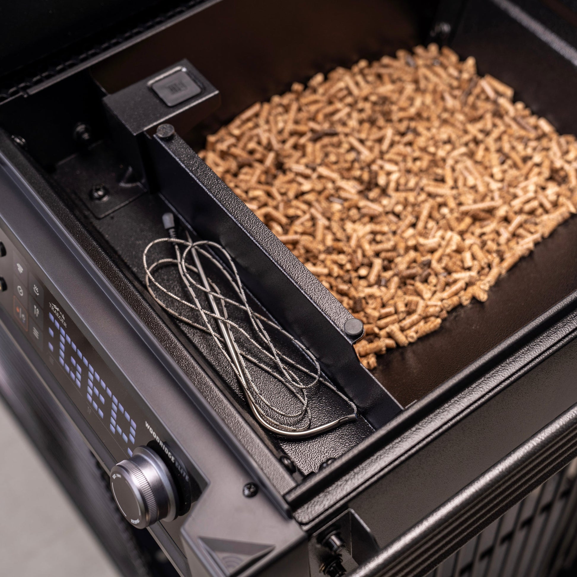 The Woodridge Elite holds up to 24 lbs of pellets and includes a digital pellet sensor so you never run out of pellets.