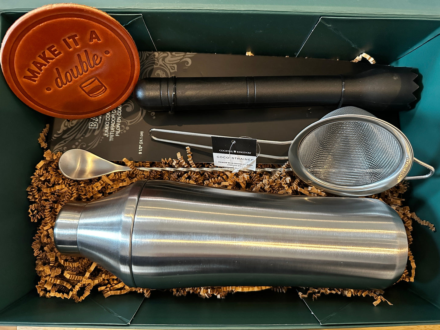 Buy 1 (one) gift set with professional-quality bar tools. 