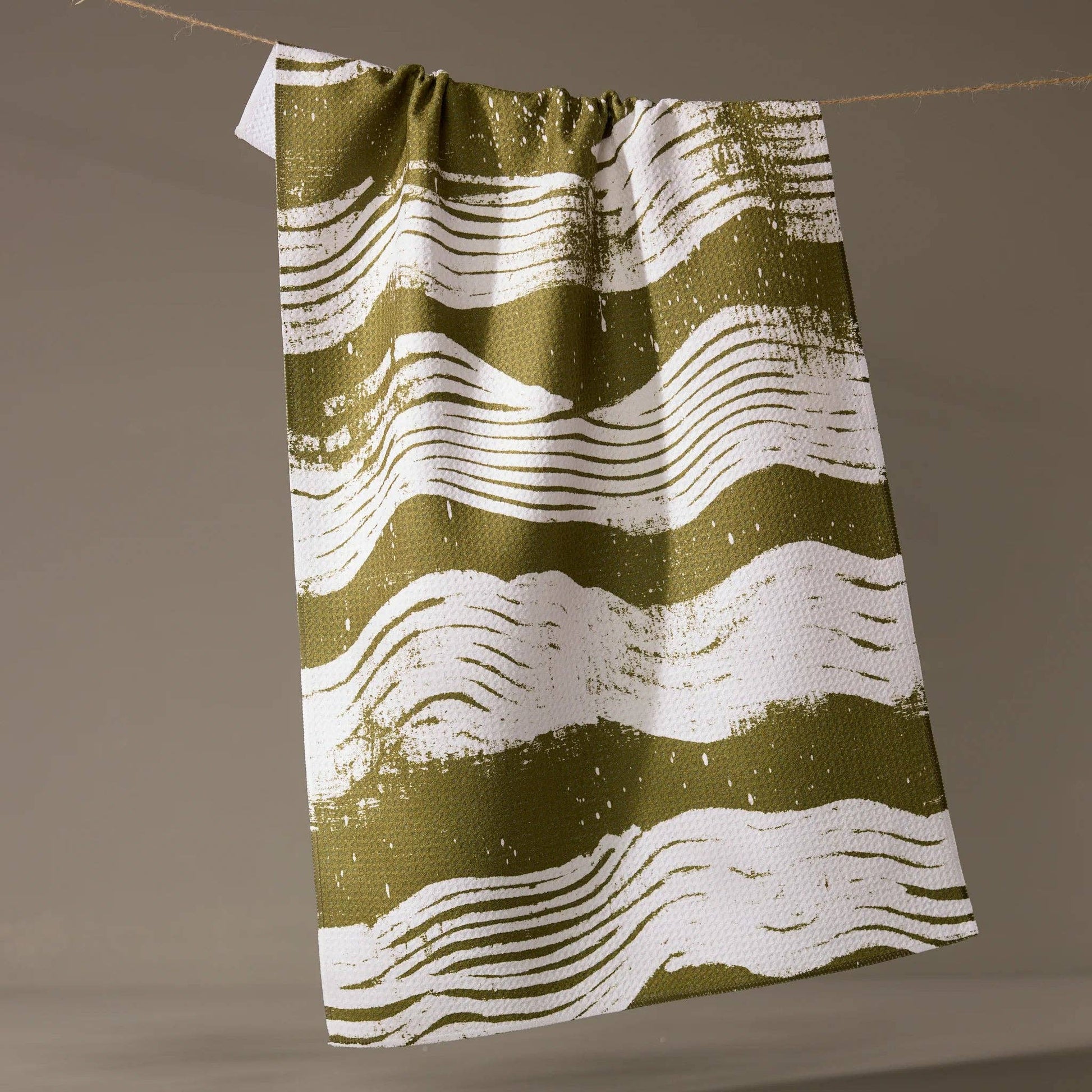 Buy 1 (one) brushline tea towel in warm, rich green. 