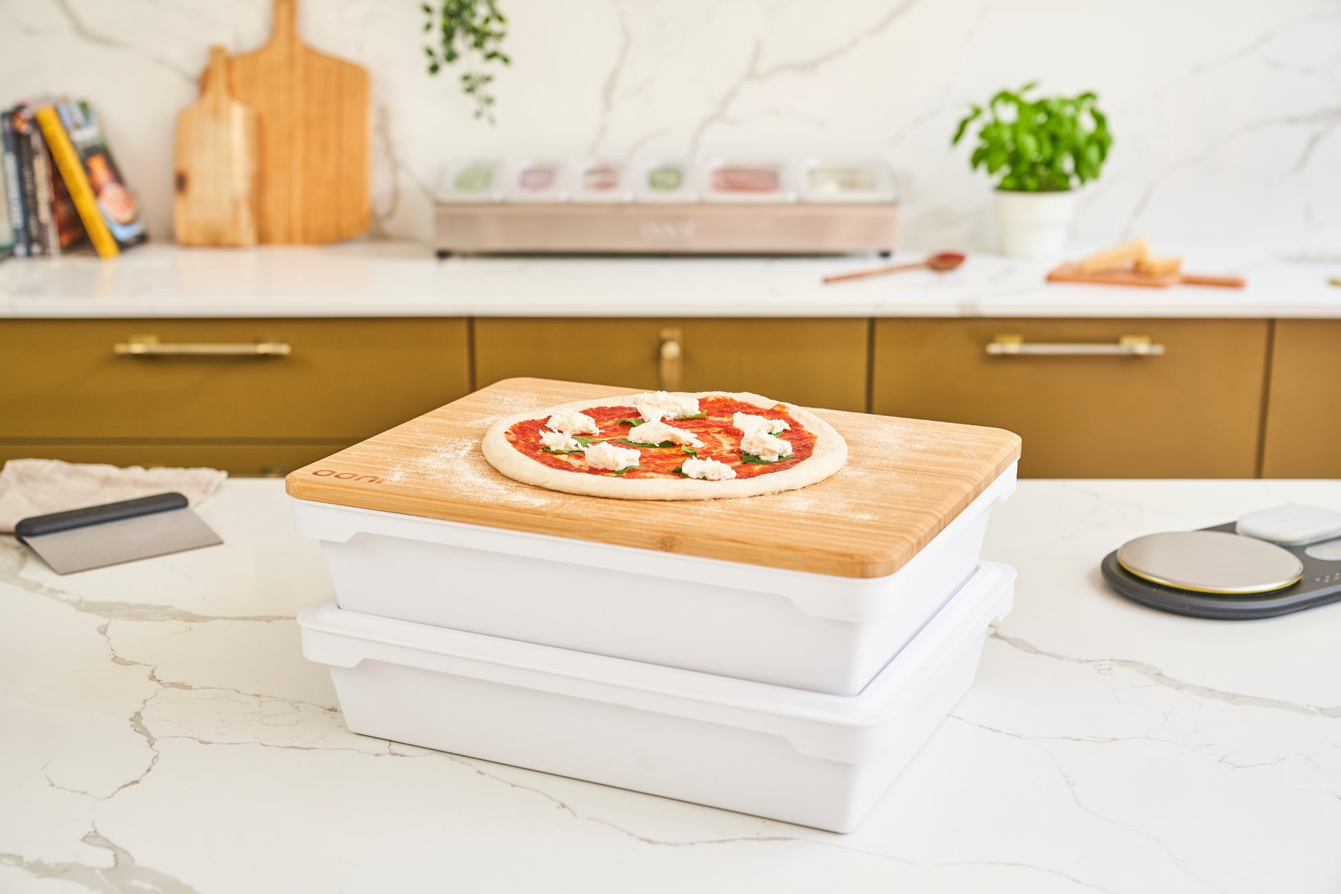 The prep lid adds a warm look and smart function to your home pizza operation.