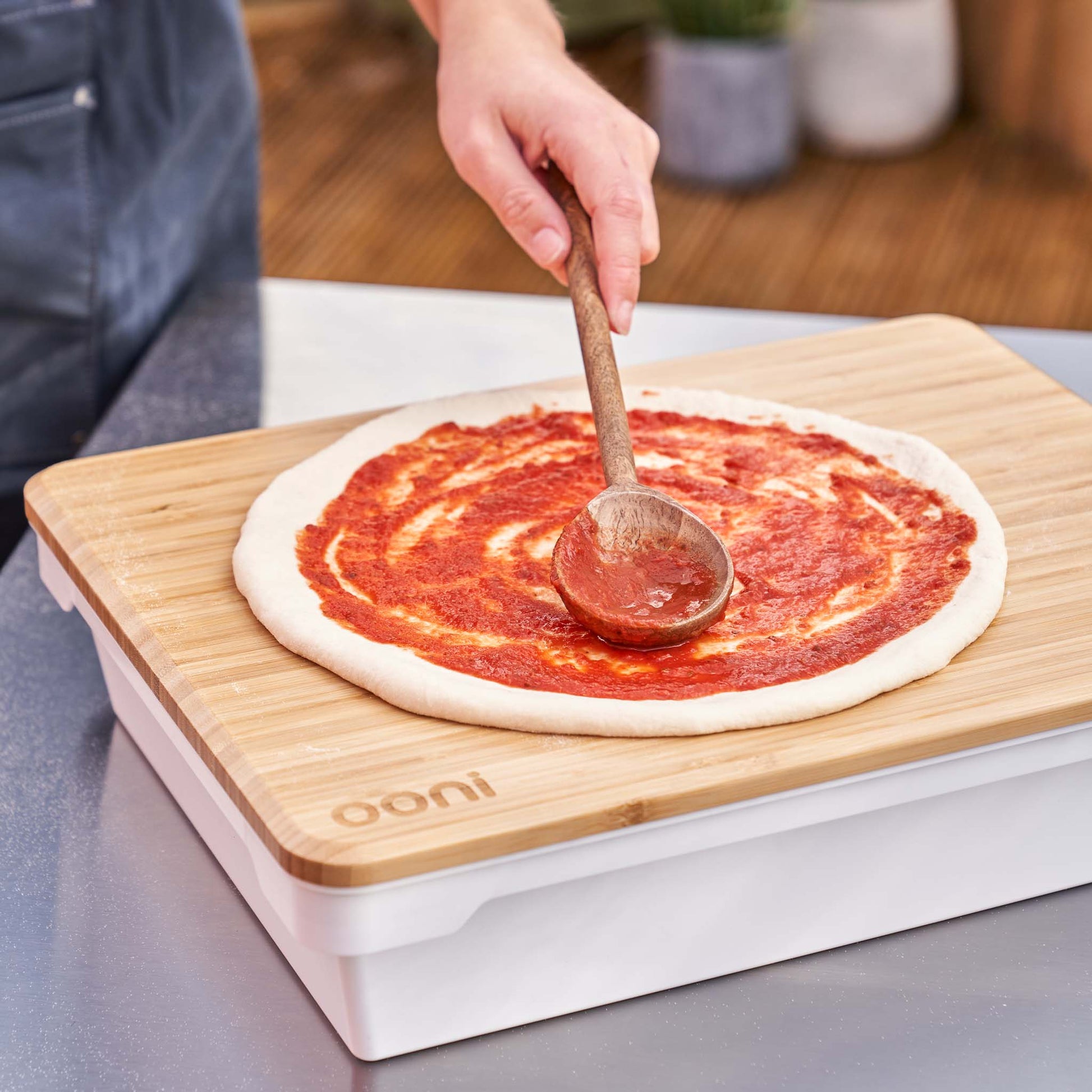 Use the prep lid to sauce and top your pizza.