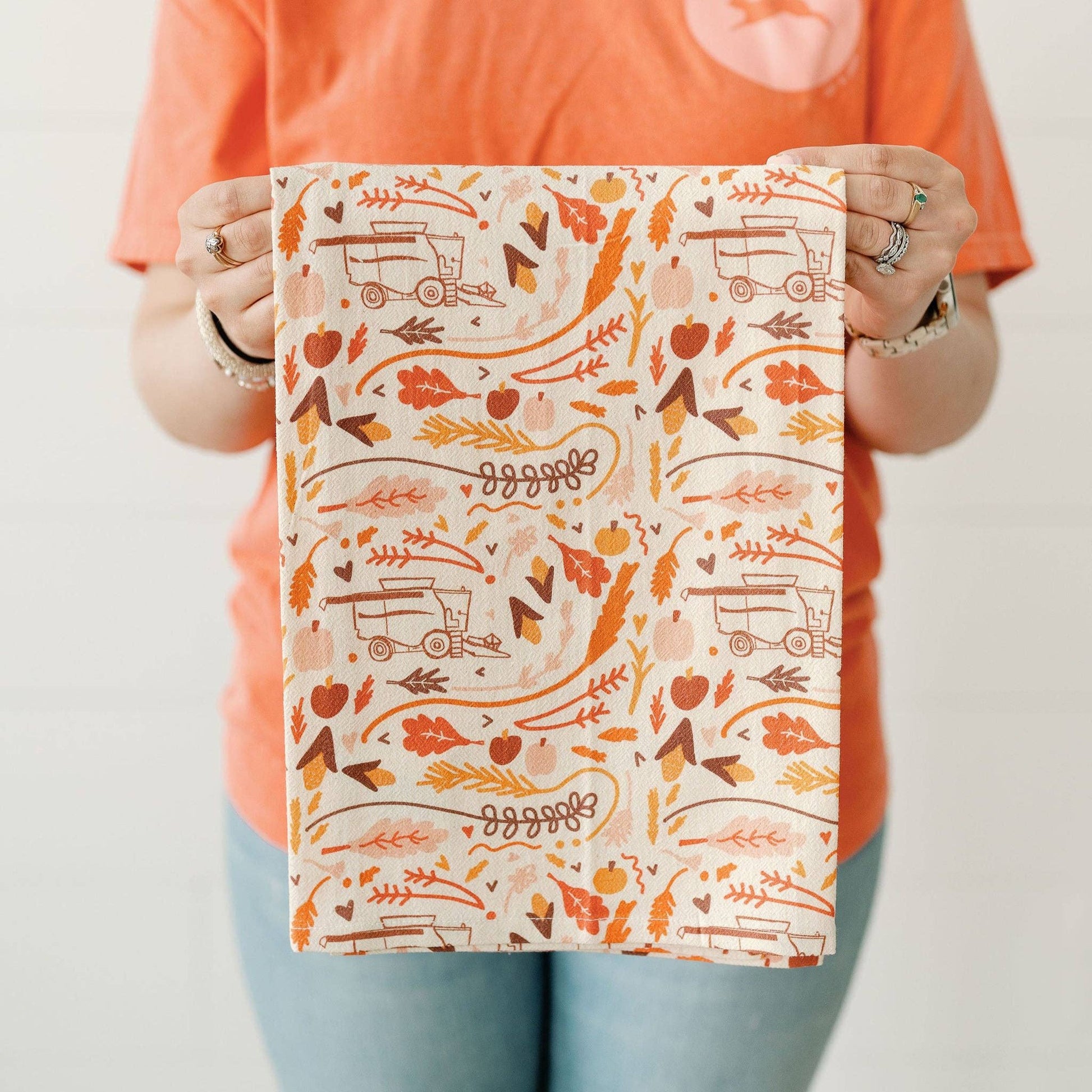 Includes one (1) full-color harvest print tea towel.