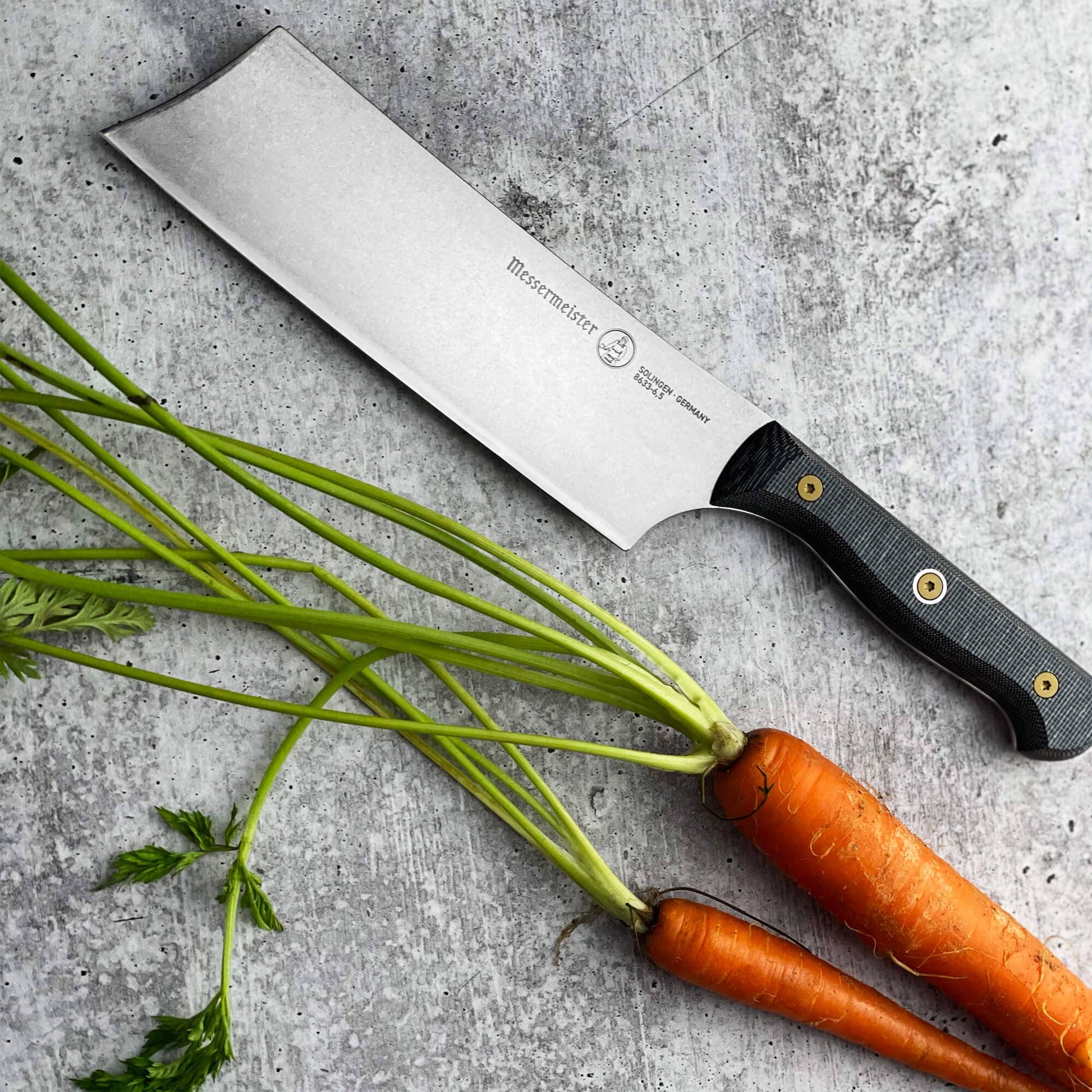 The Nakiri knife is ideal for chopping vegetables quickly and easily. 