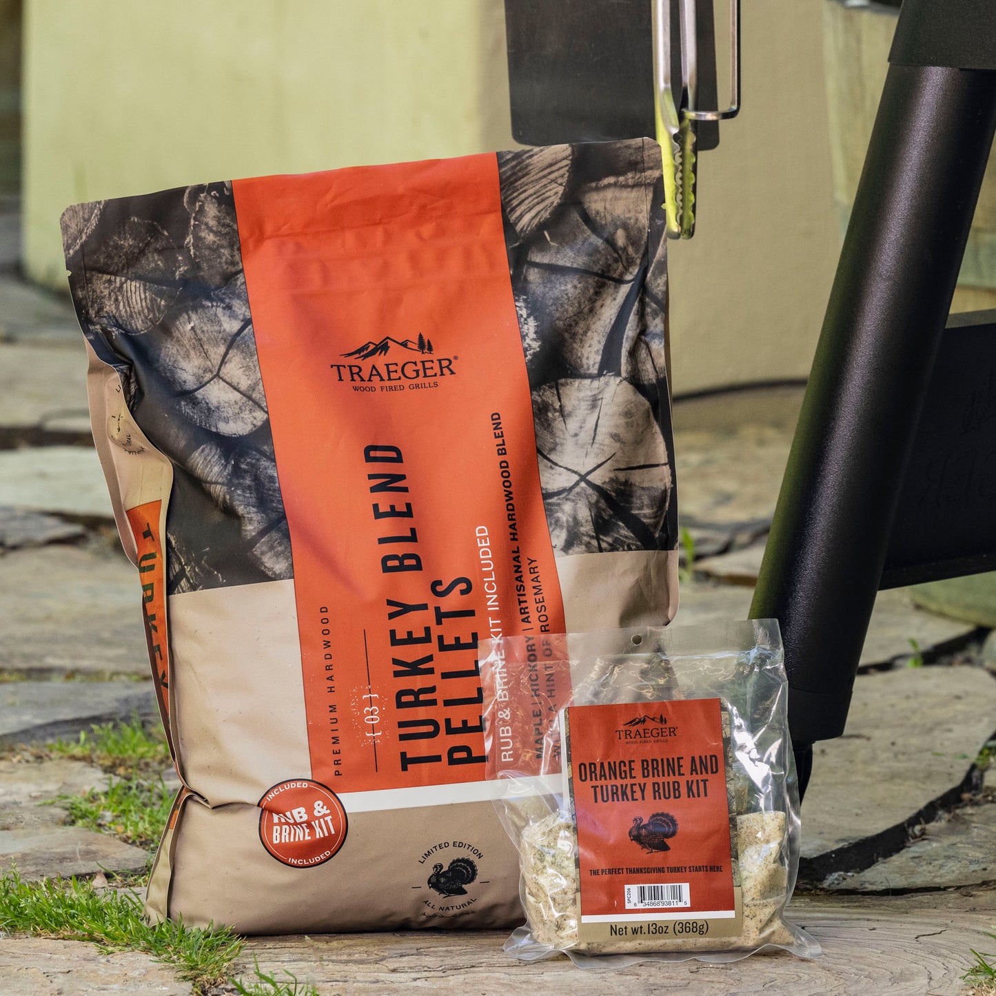 Traeger Limited Edition Turkey Blend Hardwood Pellets with Orange Brine and Turkey Rub Kit