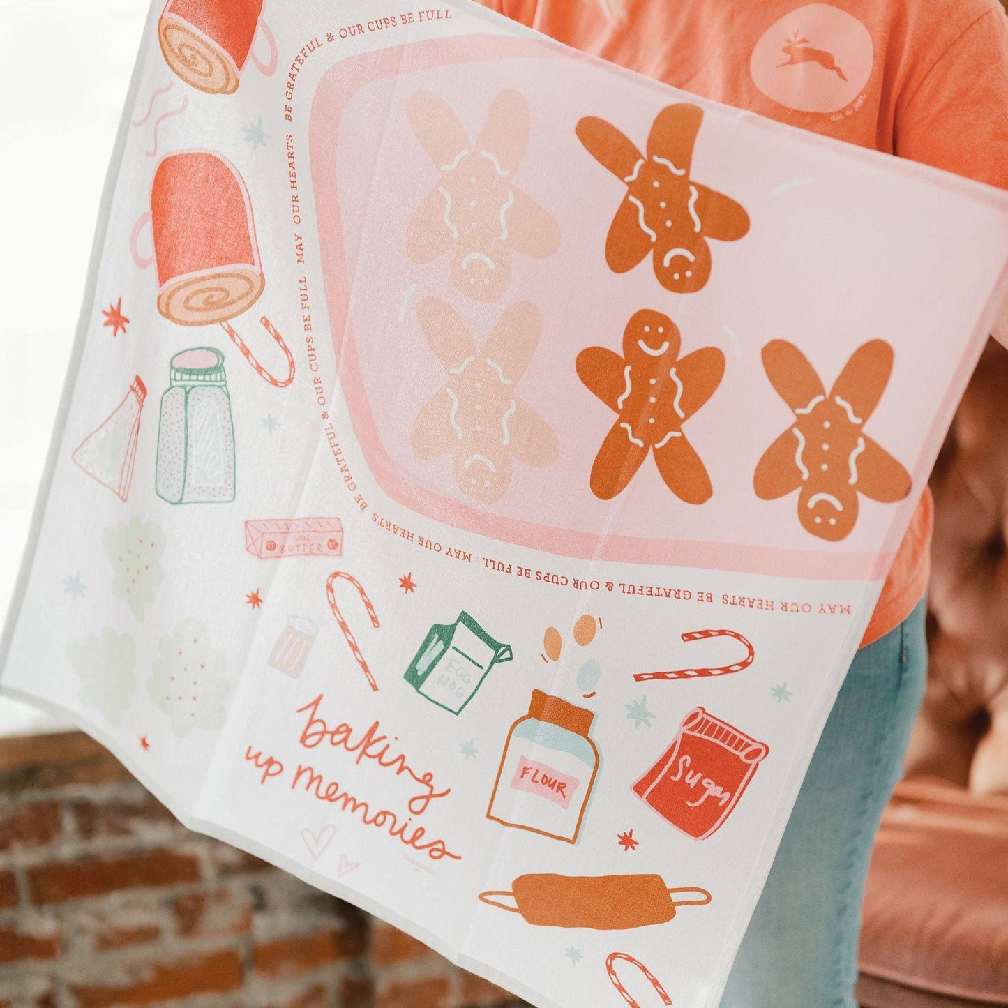 This cotton tea towel is perfect for a baking day. Each set includes one towel. 