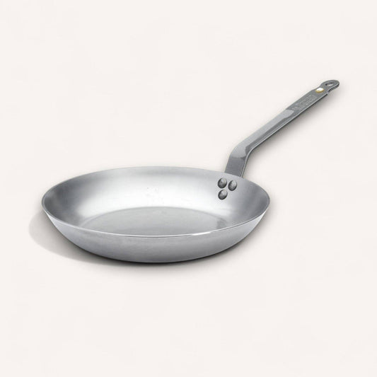 The classic de Buyer MINERAL B skillet on a white background