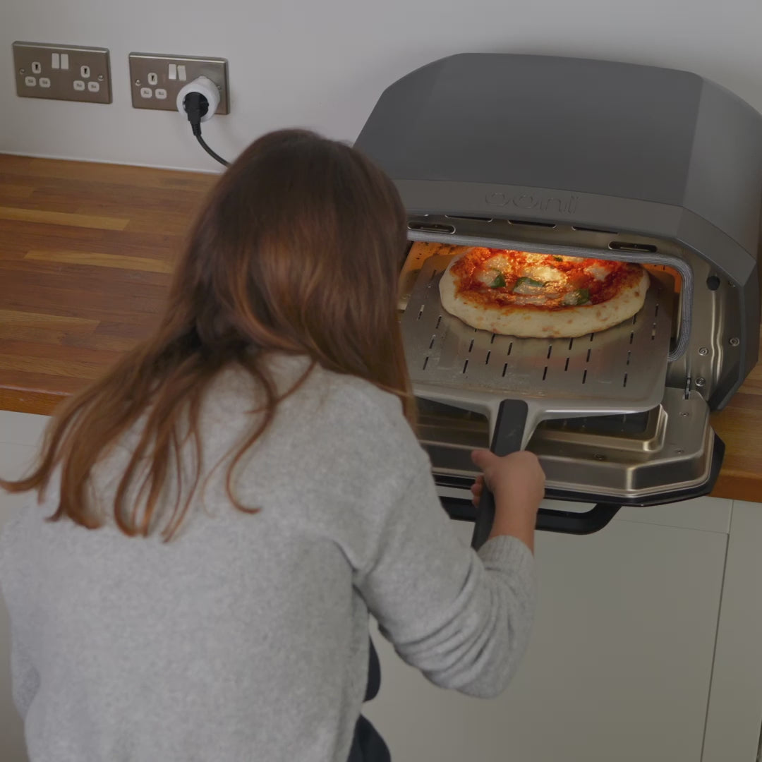 The Ooni electric oven performs perfectly indoors or outdoors.